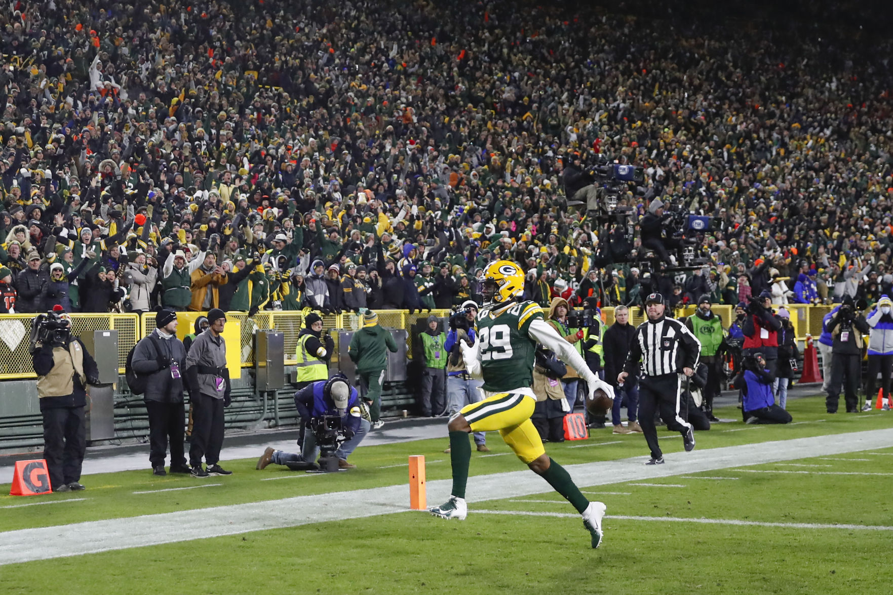 Rams Packers Football